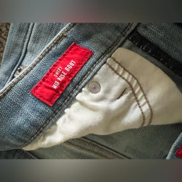 Lucky Brand Sweet Midrise bootcut Jeans light wash - Picture 3 of 5